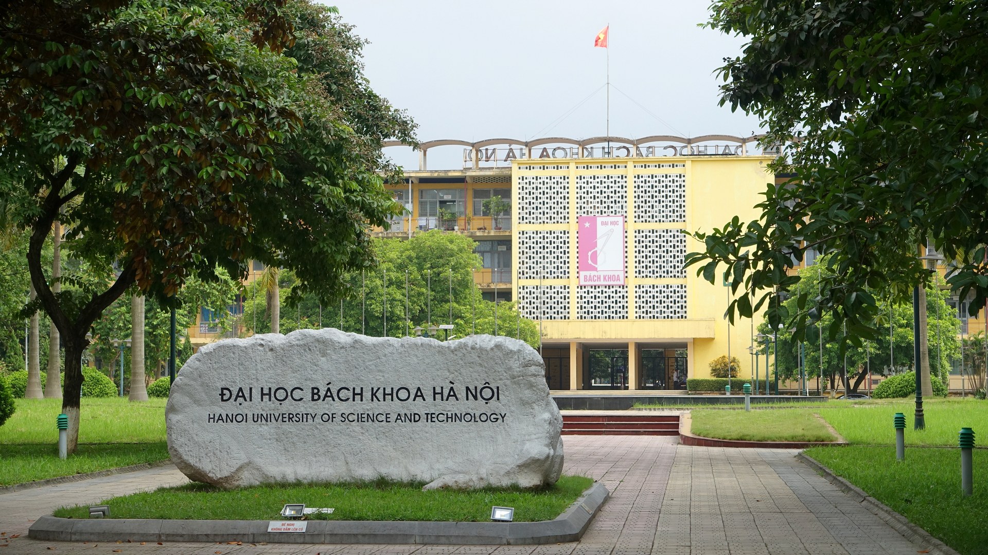 Vietnam leverages science, tech innovation to address national challenges
