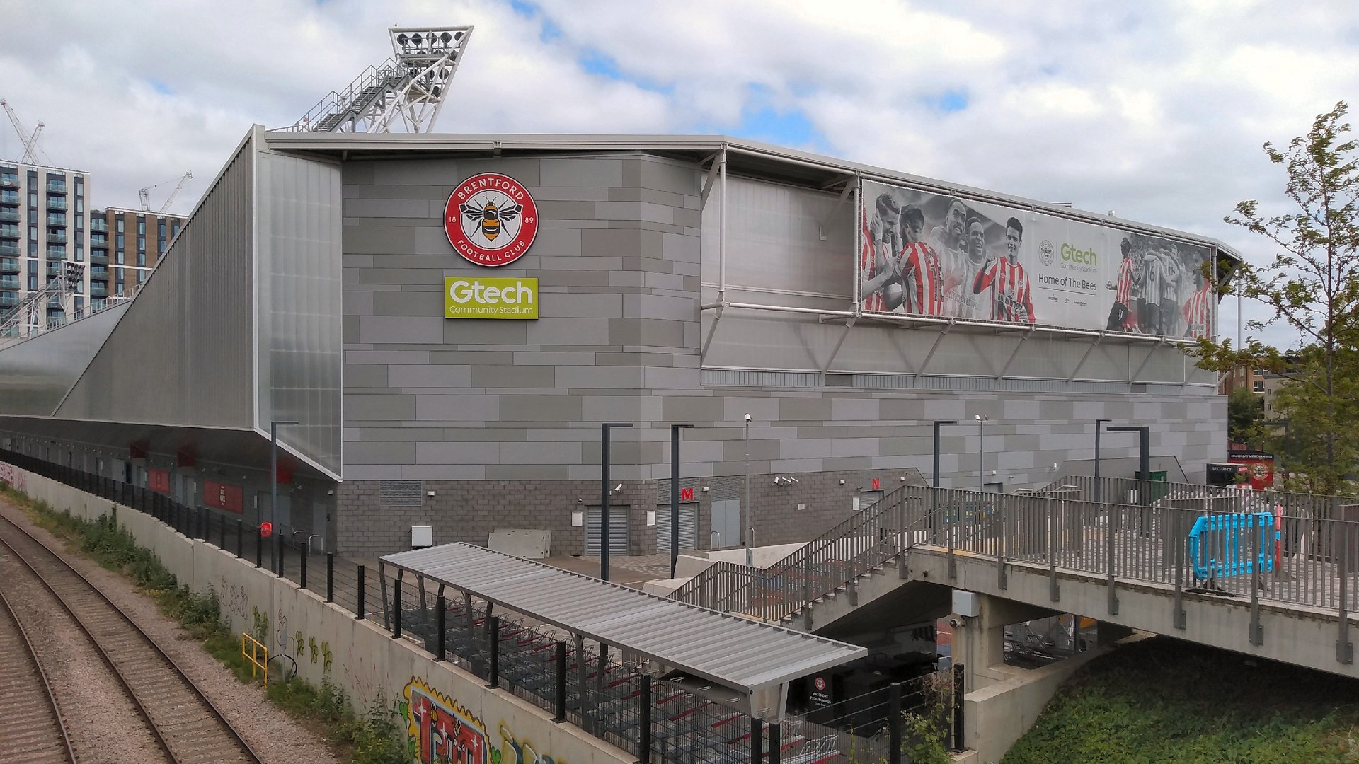 Brentford hosts Liverpool in Premier League clash this Saturday