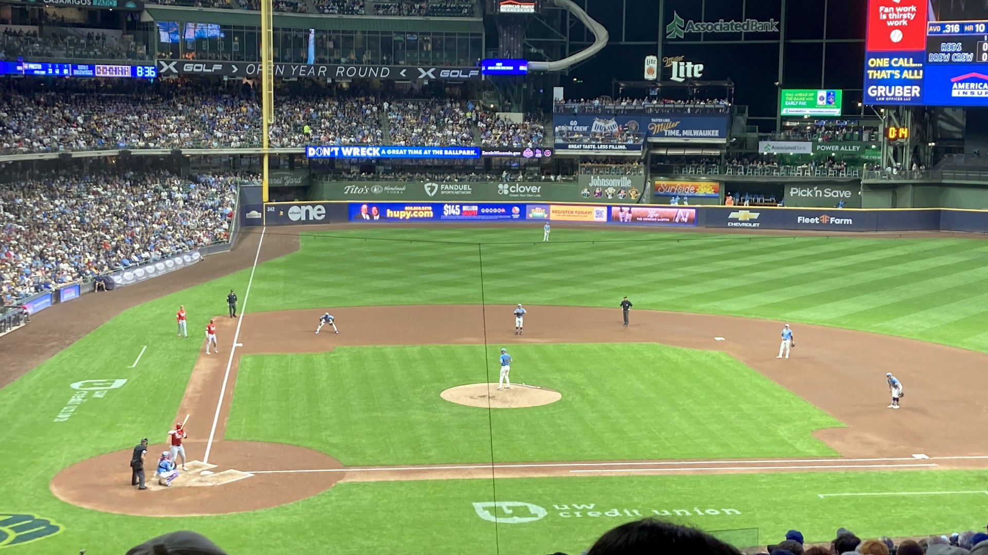 Brewers dominate Rays to edge closer to first World Series crown