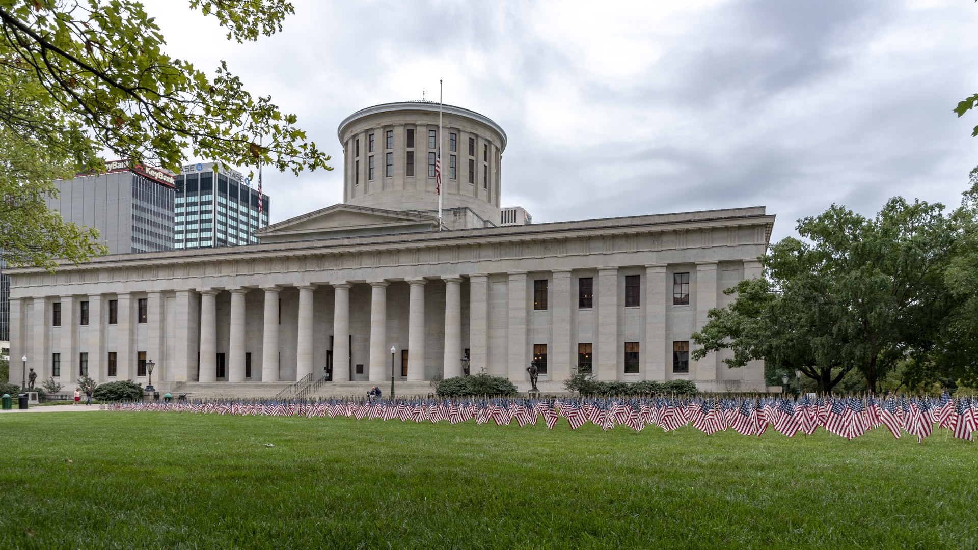 Controversial campaign ad roils Ohio governor's race