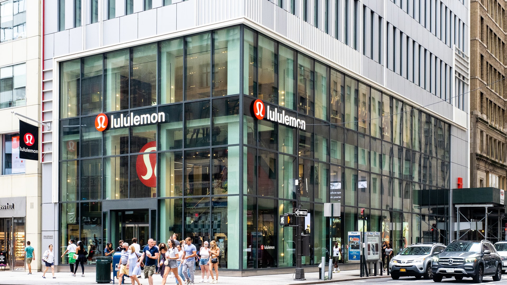Lululemon clears excess inventory through discount section