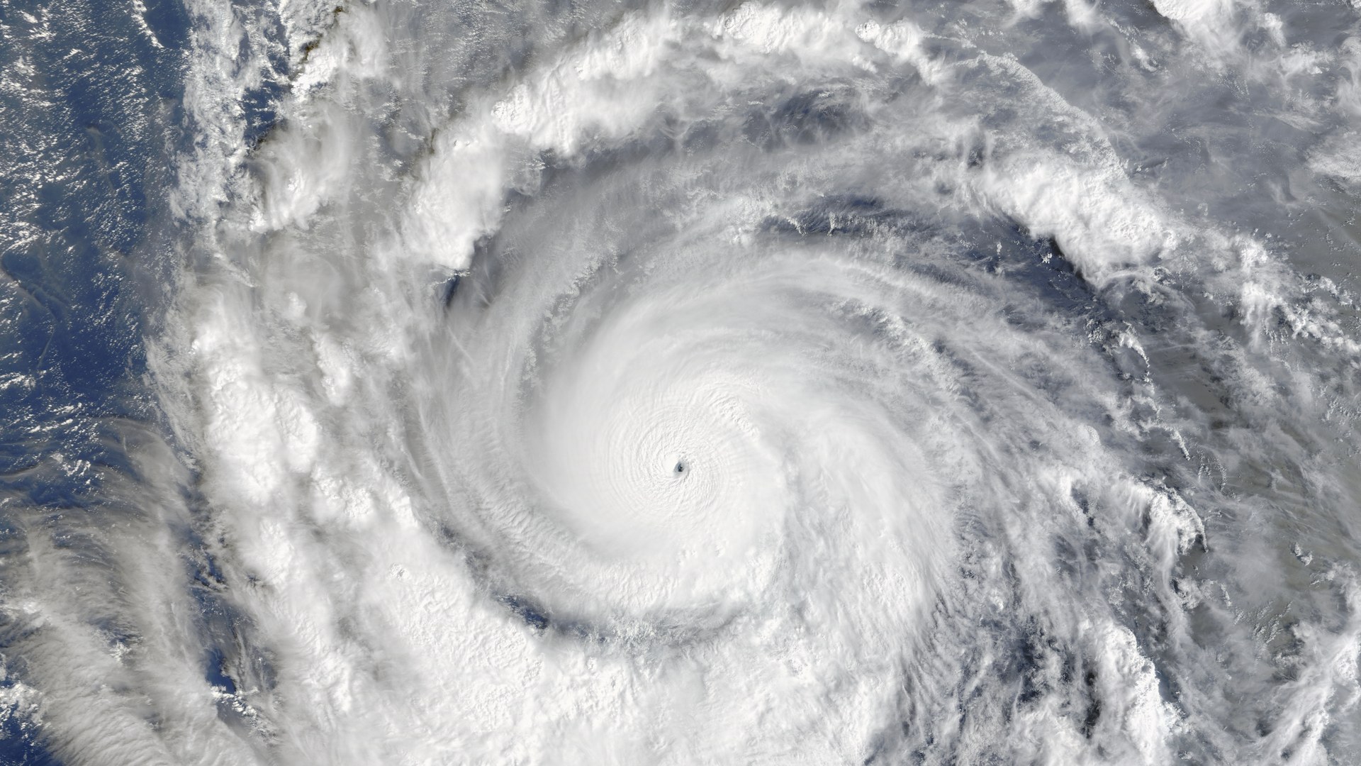 Typhoon Champi disrupts air travel across Japan as Taiwan braces for impact