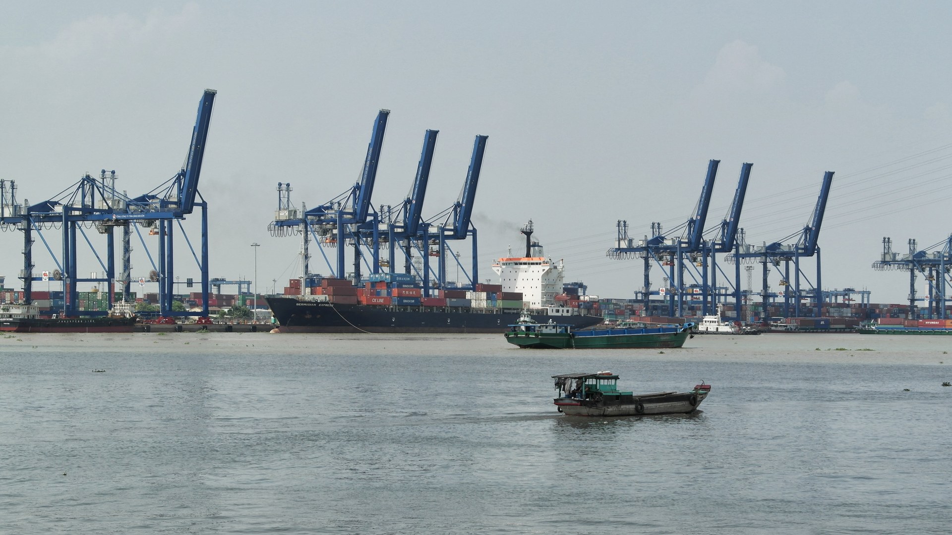 Phát triển cảng biển Việt Nam thúc đẩy tài chính hàng hải khu vực