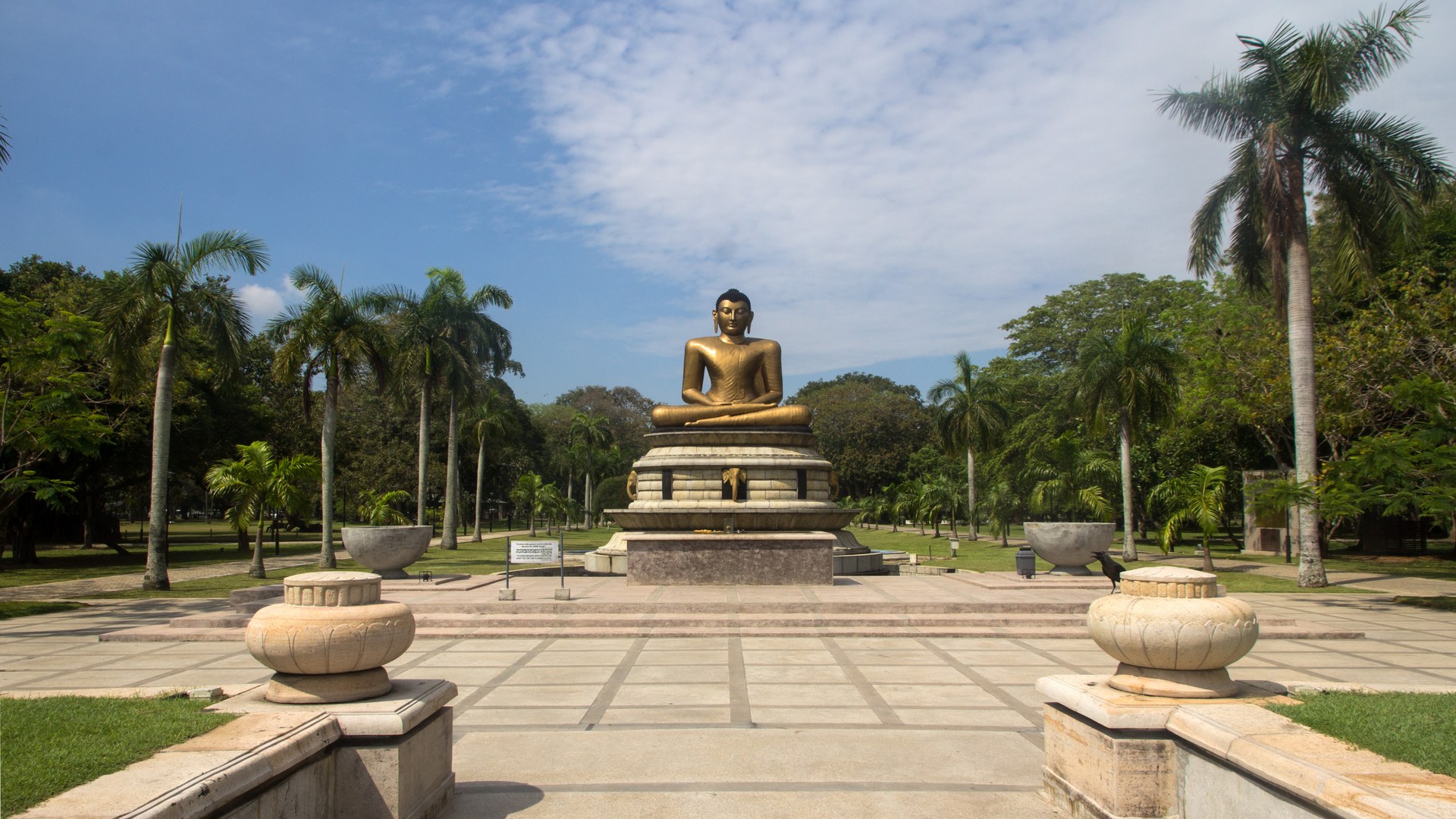 Court order sparks standoff as monks maintain protest at Colombo park