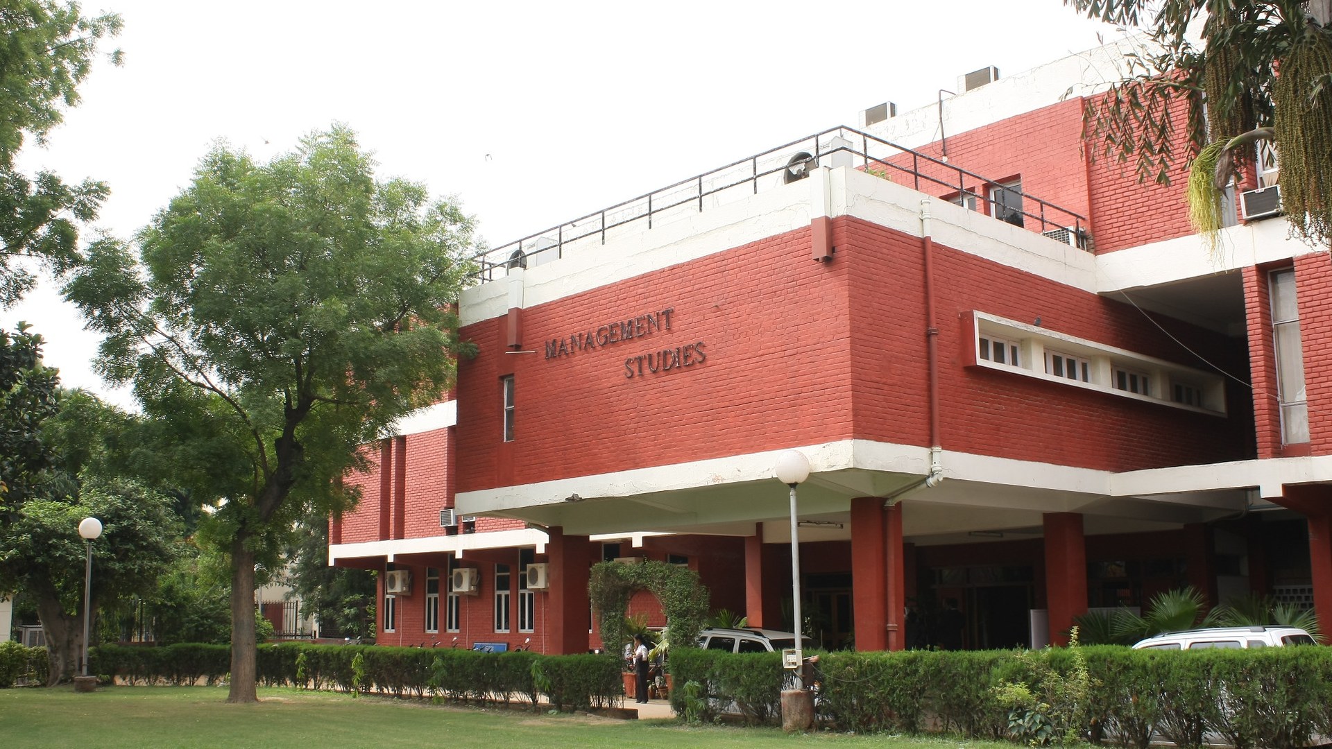FMS Delhi Opens MBA 2027 Admissions; CAT 2026 Score Required