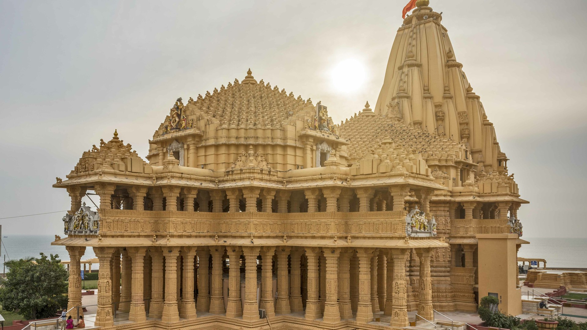 Bhojpur District Unveils 100-Foot Durga Puja Pandal Modeled on Somnath Temple
