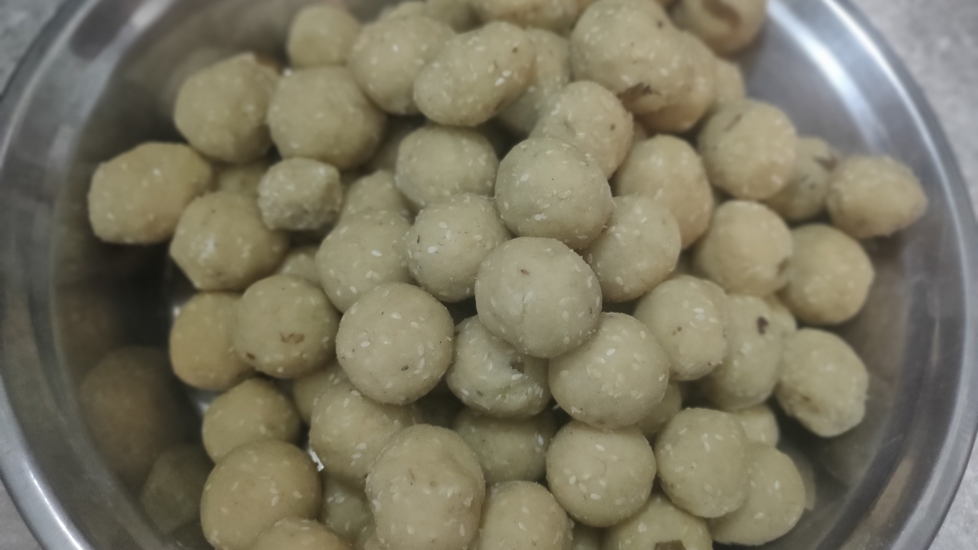 करवा चौथ पर बनाएं गुड़ युक्त चावल की पिन्नी, आसान विधि