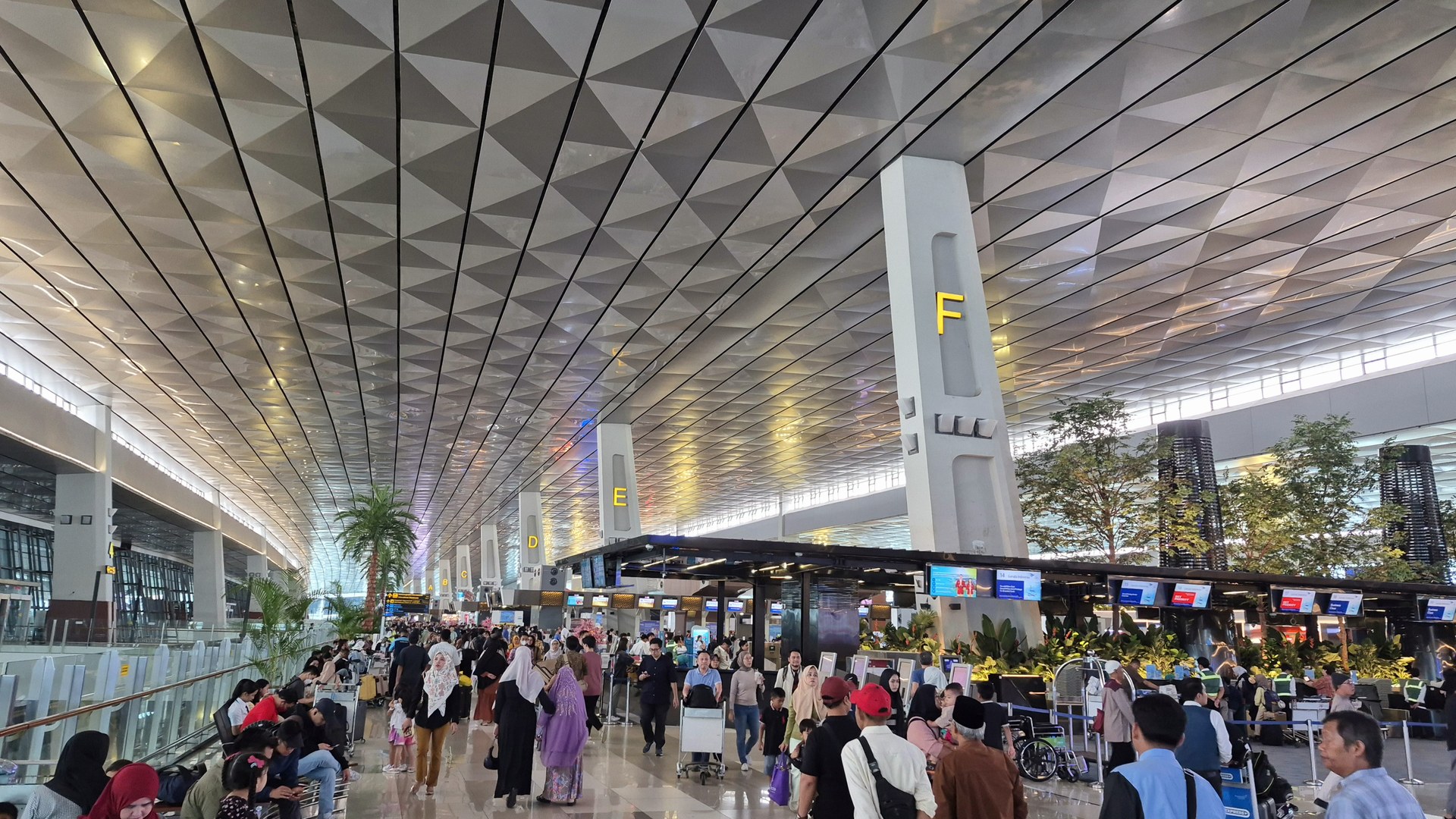 Indonesia encourages pilgrims to bypass regional hubs for direct umrah routes