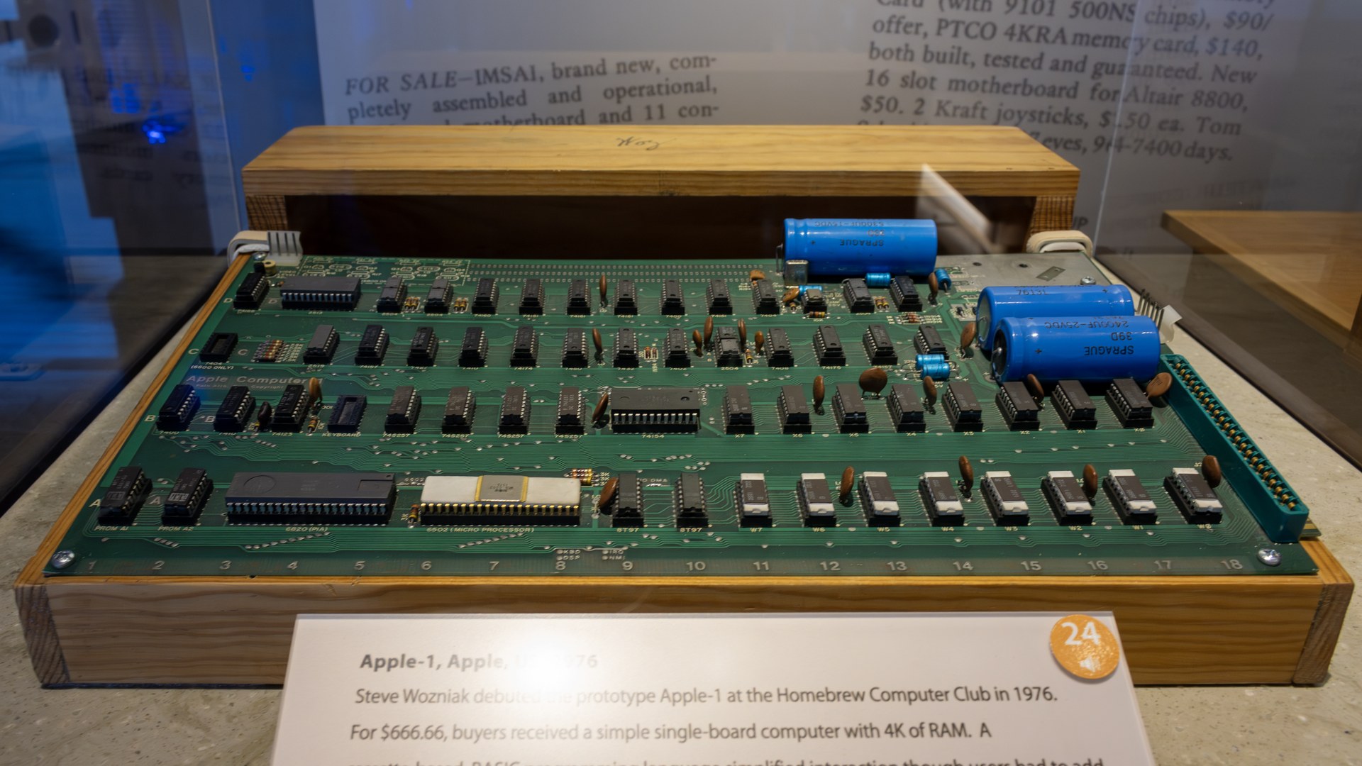 स्टीव जॉब्स के हस्ताक्षर वाले दुर्लभ Apple-1 कंप्यूटर को नीलाम में 10 करोड़ रुपये से अधिक मिले