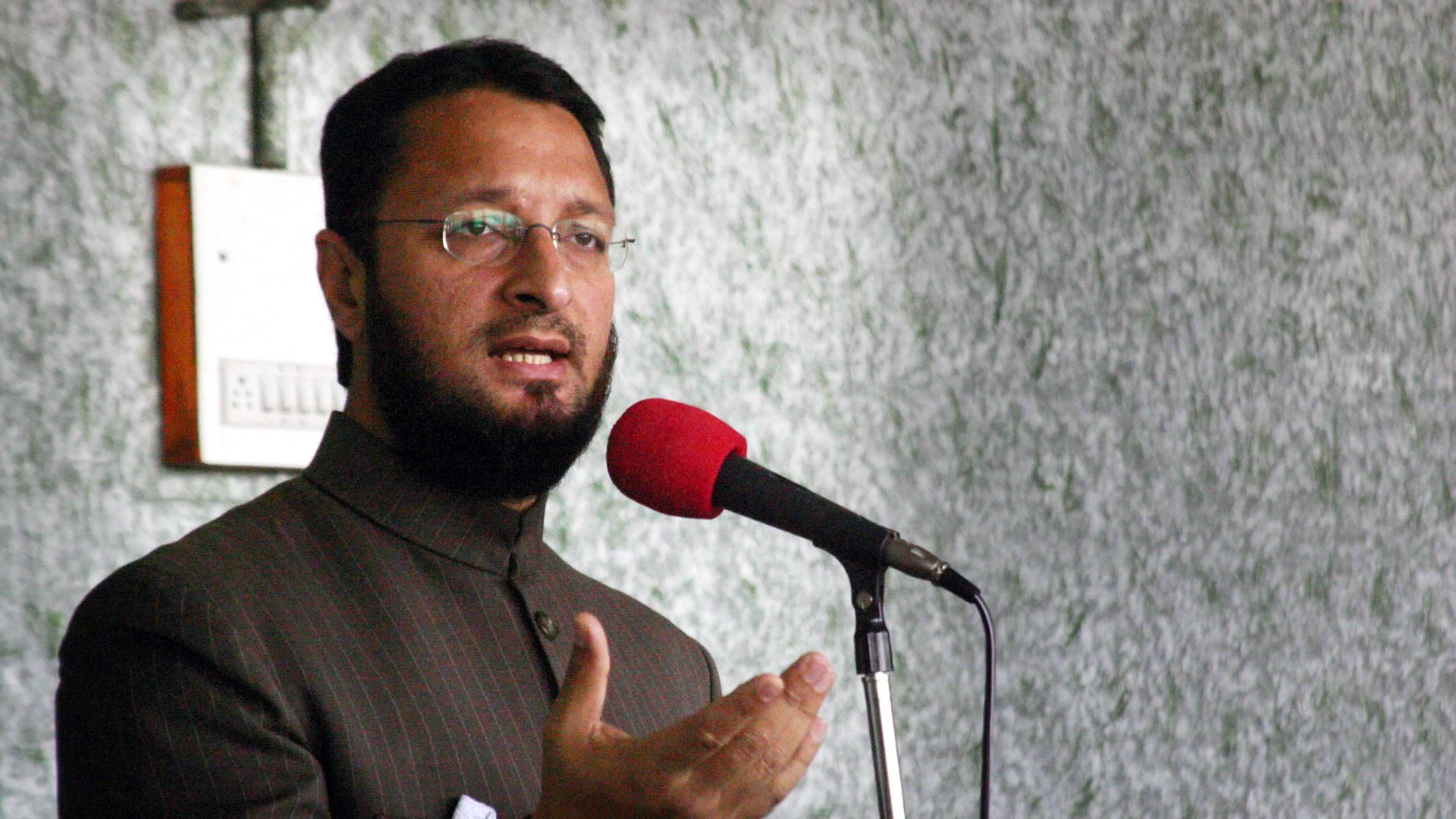Owaisi Takes Aim At Akhilesh Over Muzaffarnagar Riots Legacy