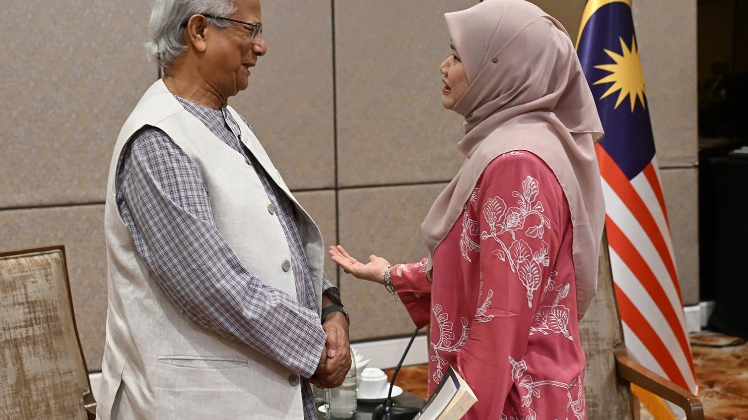 Pertahankan Bahasa Melayu tanpa abaikan Kemahiran Bahasa Inggeris, kata Fadhlina