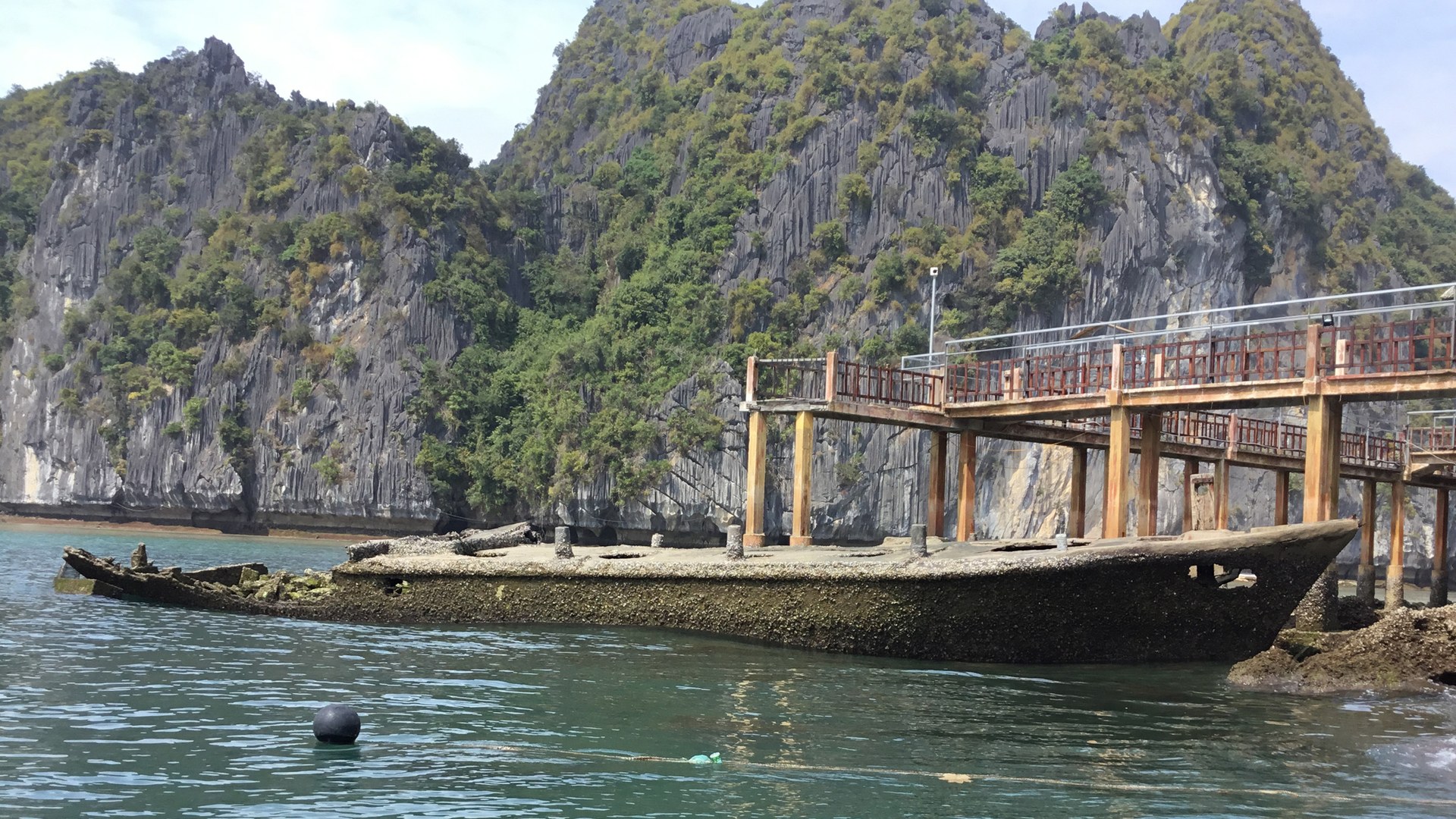 New bilingual photo book documents Vietnam's maritime supply routes during war