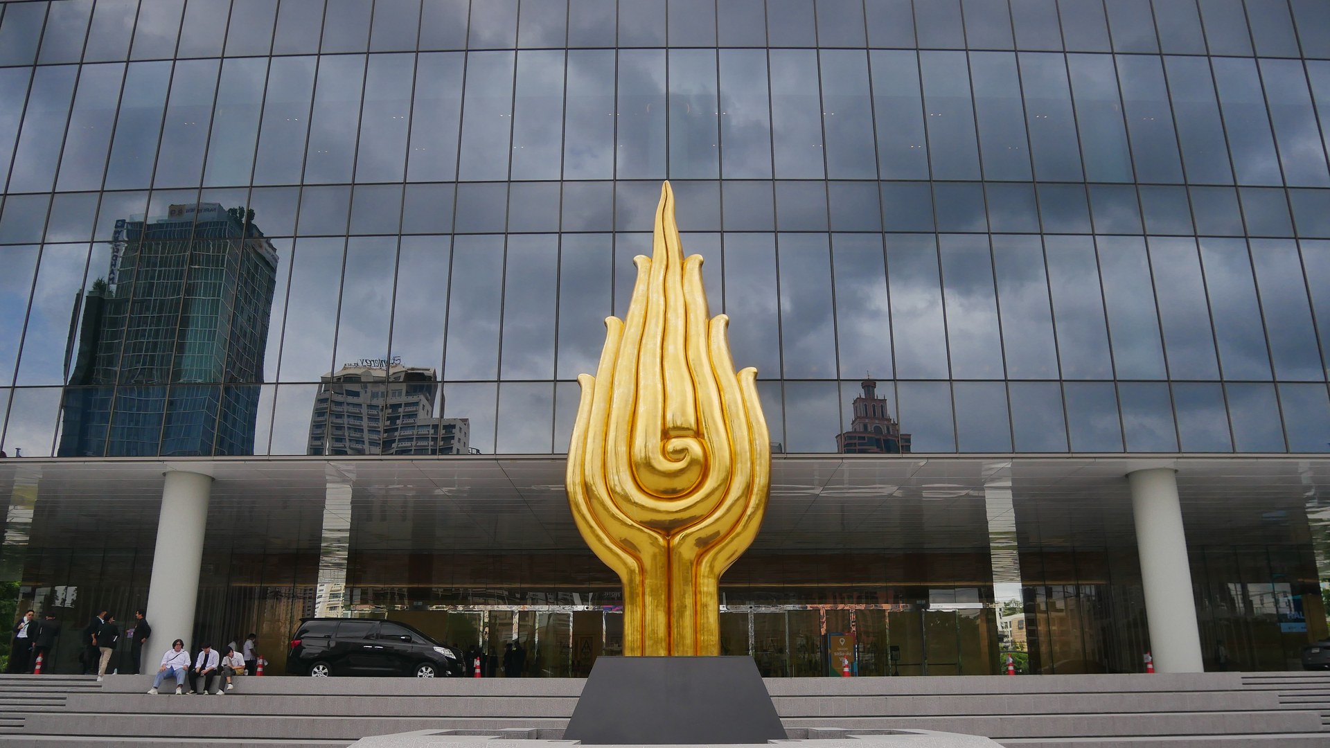 ตำรวจสกัดกั้งผู้ประท้วงไม่ให้เข้าถึงสถานที่ประชุม IMF-World Bank
