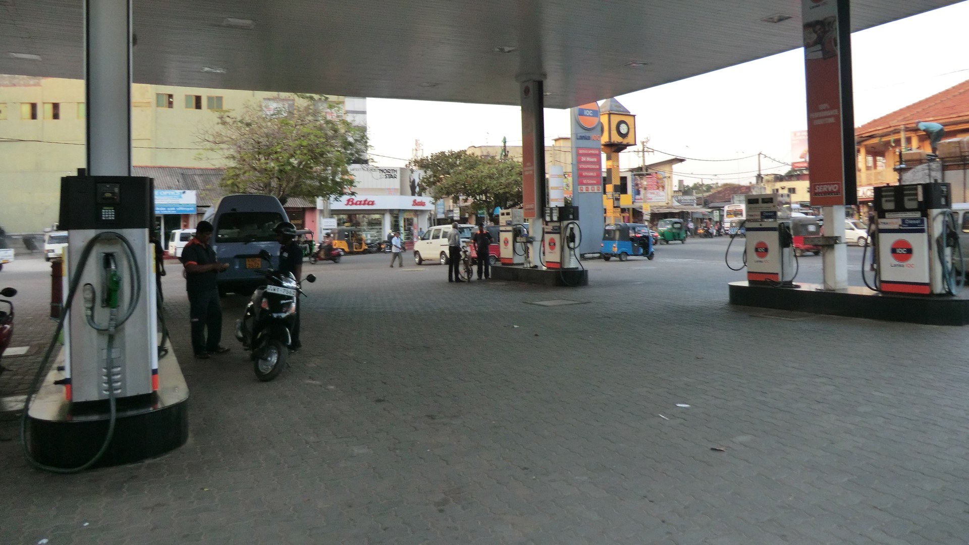 Lanka IOC, Sinopec raise Octane 95 petrol prices by Rs20 per litre