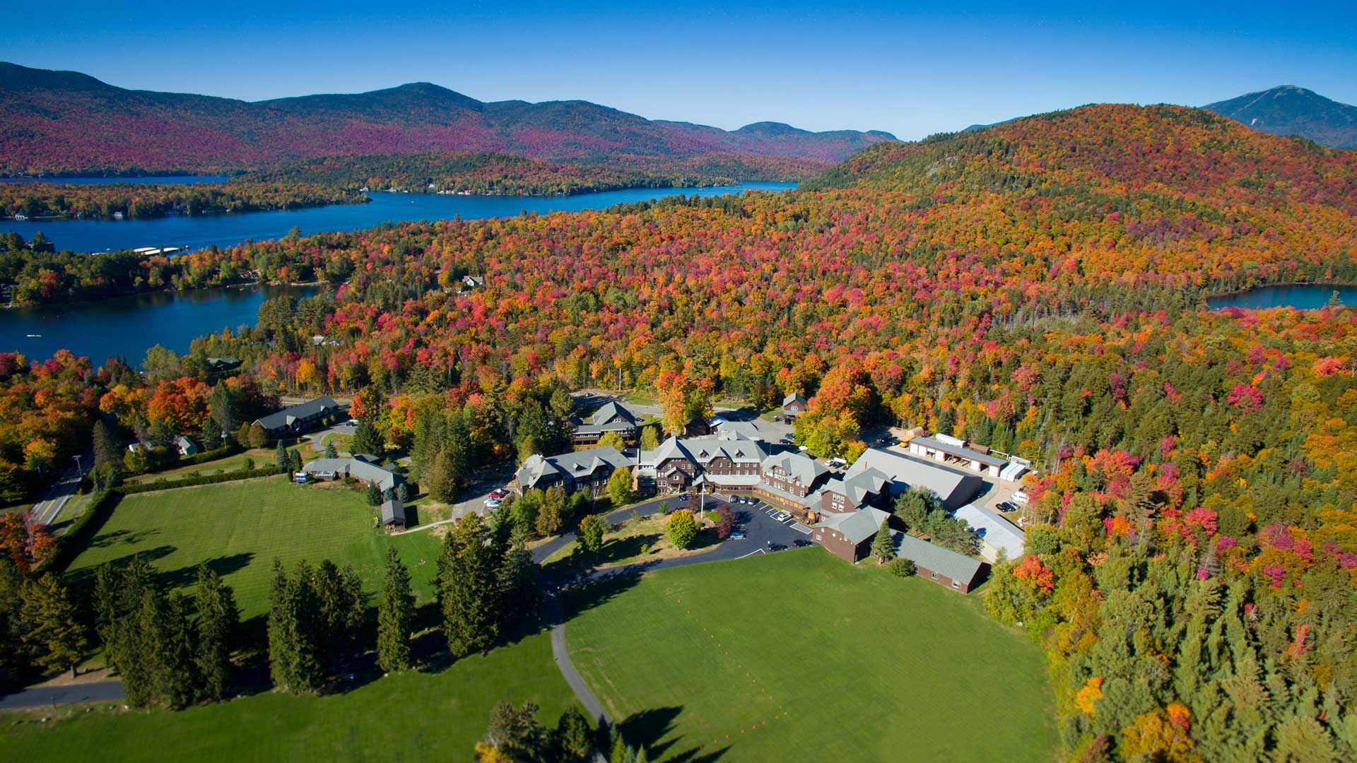 New York's official leaf peeper guides tourists through autumn foliage season