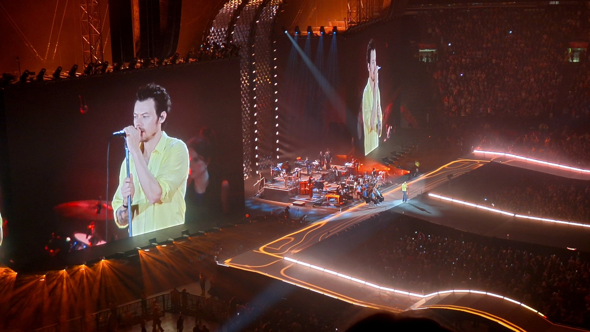 Harry Styles Exchanges Words with Audience Member During Performance