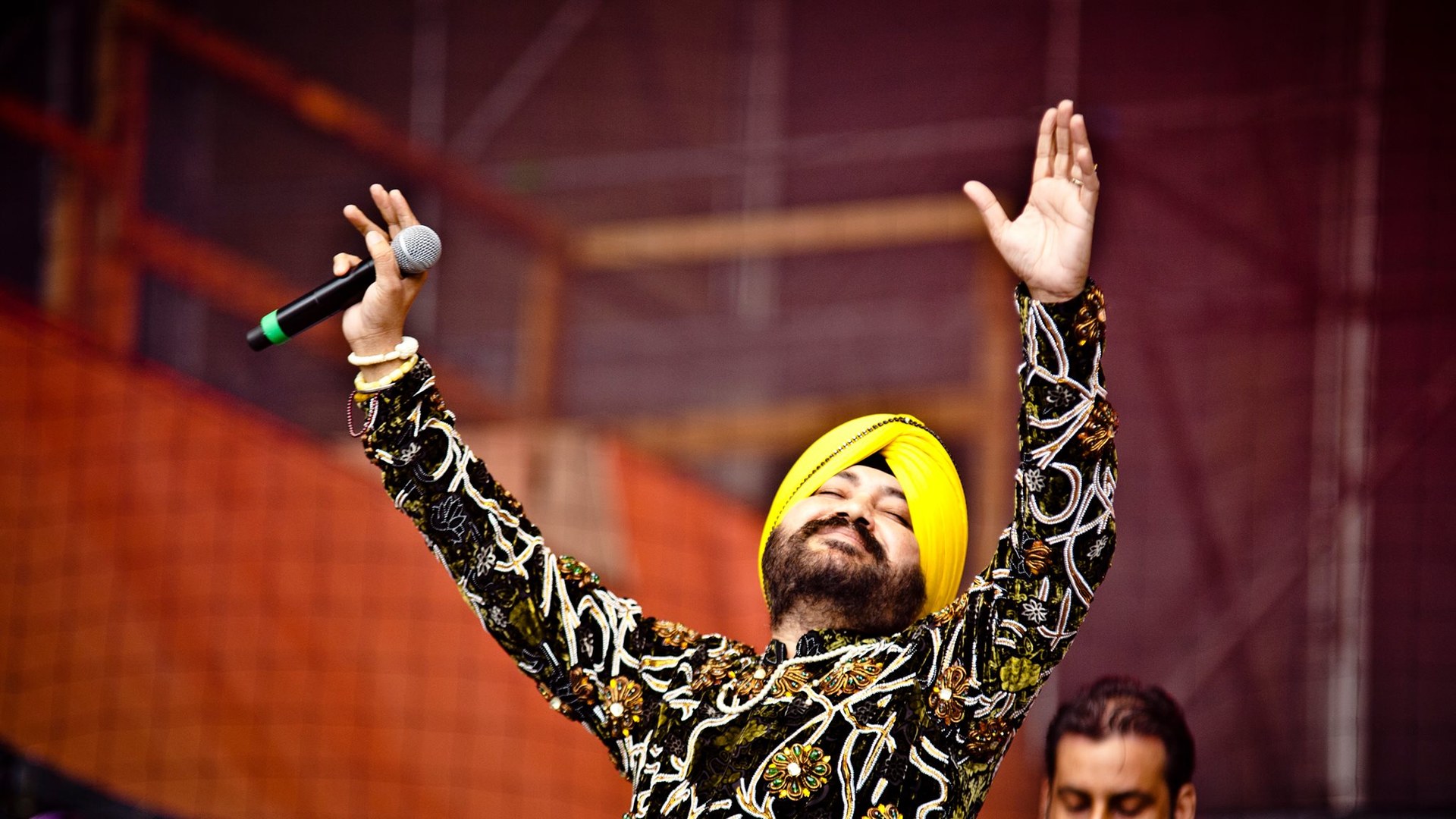 Kapil Sharma supports Daler Mehndi amid health challenges