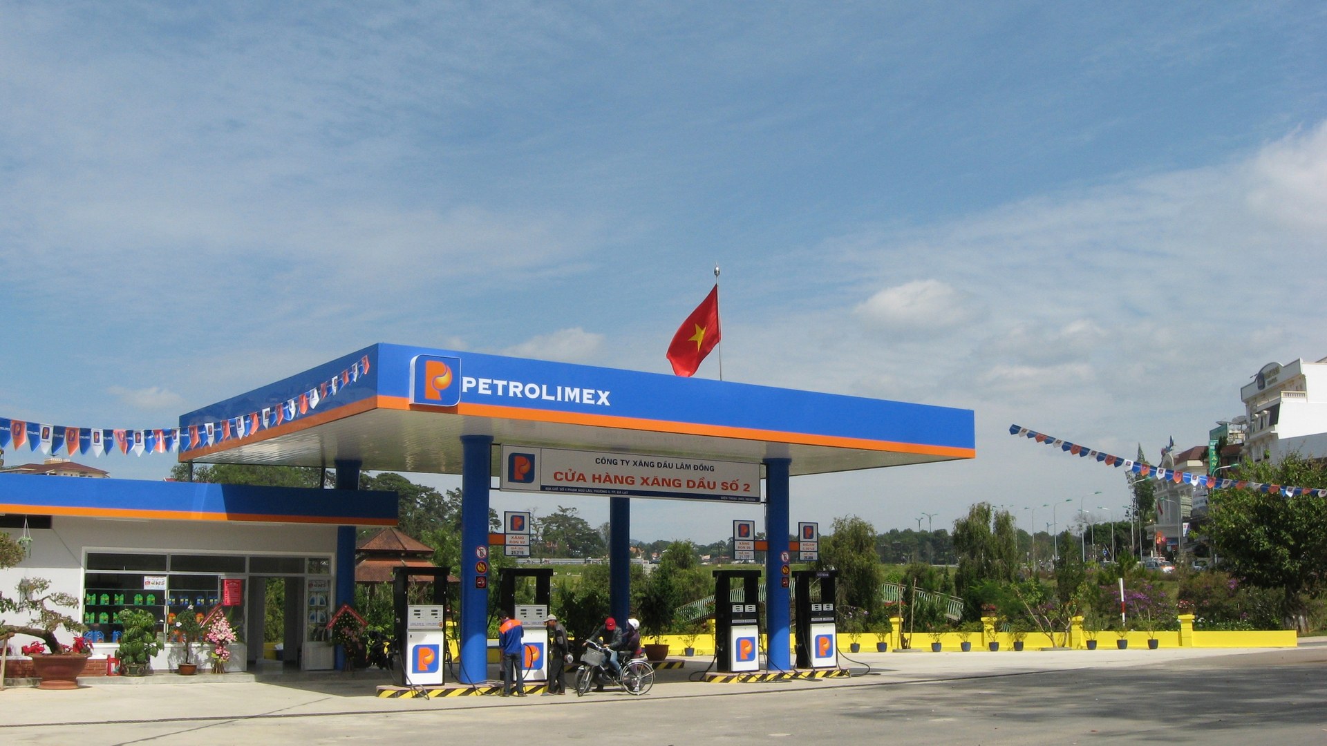 Giá xăng tăng từ 15 giờ ngày 29 tháng 10