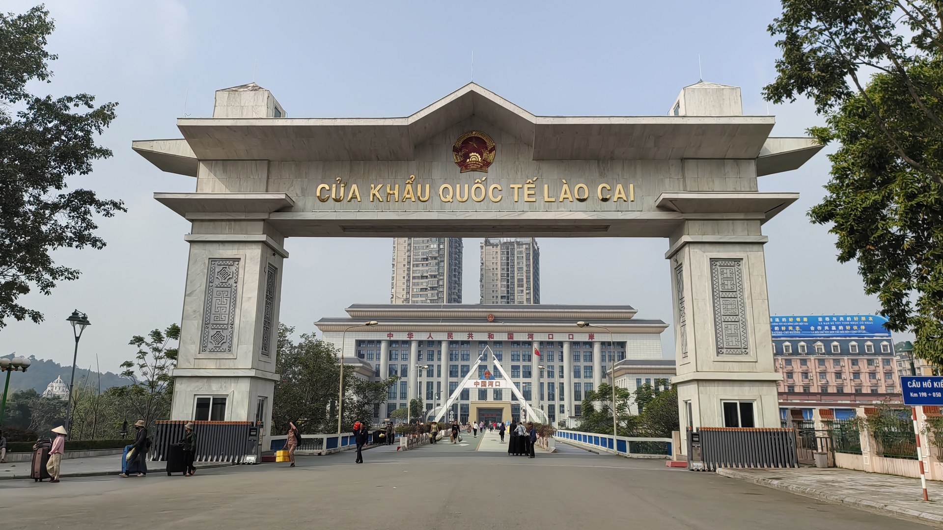 Vietnam and China push to open new border crossing in Lao Cai