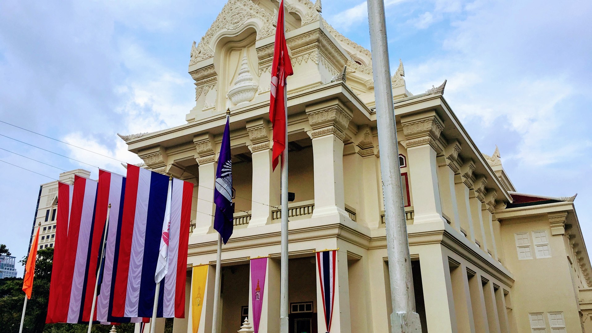 บัณฑิตไทยรุ่นใหม่ว่างงาน 14% ขณะที่ปัญญาประดิษฐ์เปลี่ยนตลาดแรงงาน