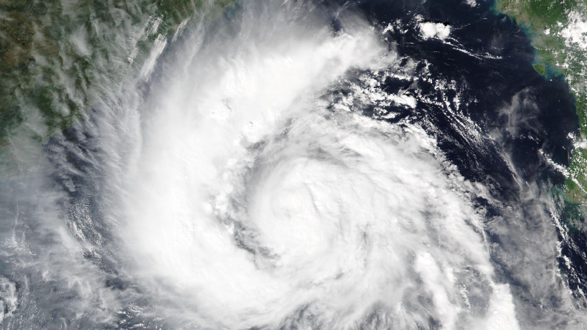 Cyclone Arnab crosses Andhra Pradesh; temperatures set to fall in Bangladesh