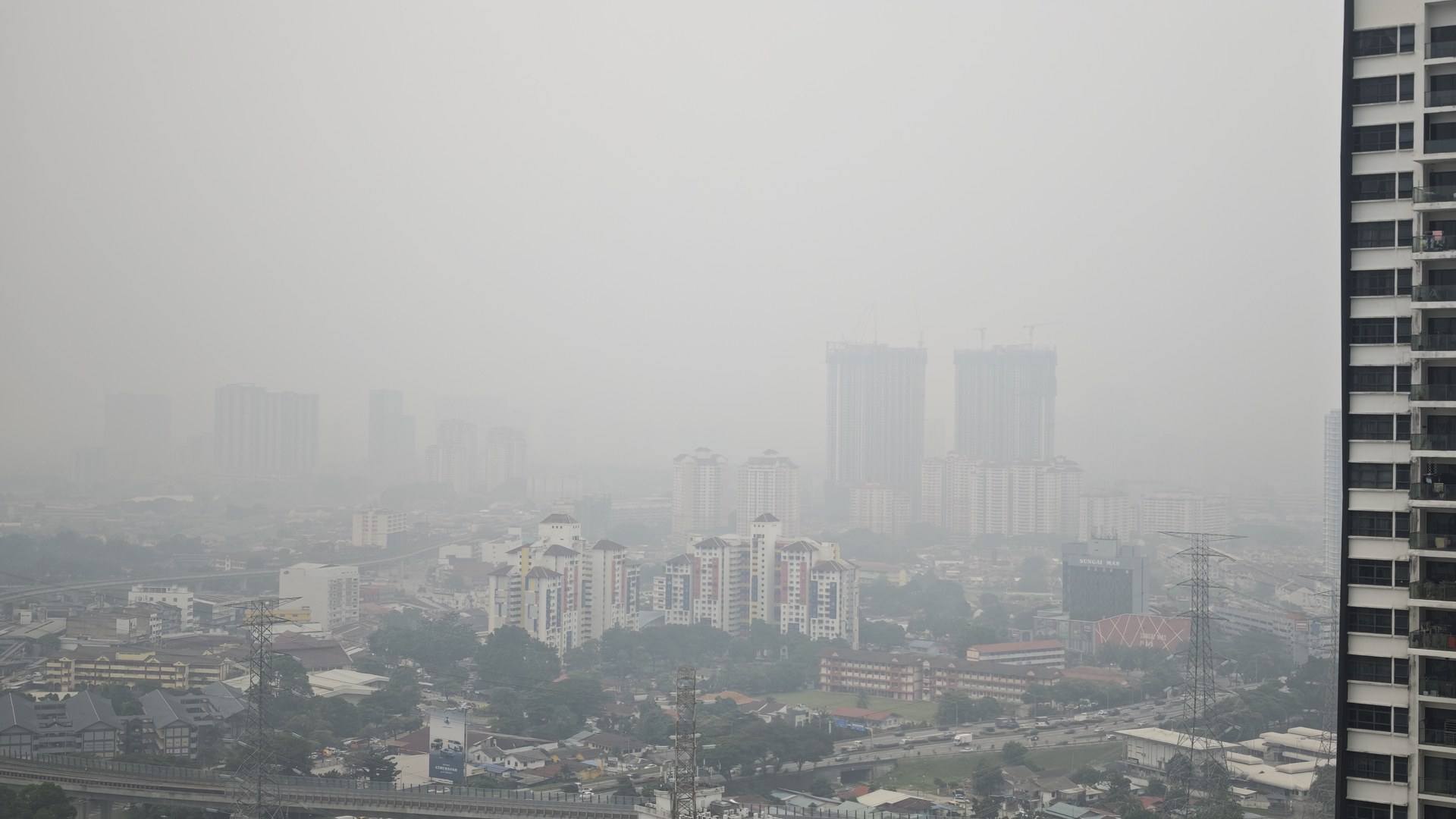 Public Service Leverages Hybrid Work Policy to Combat Haze Impact