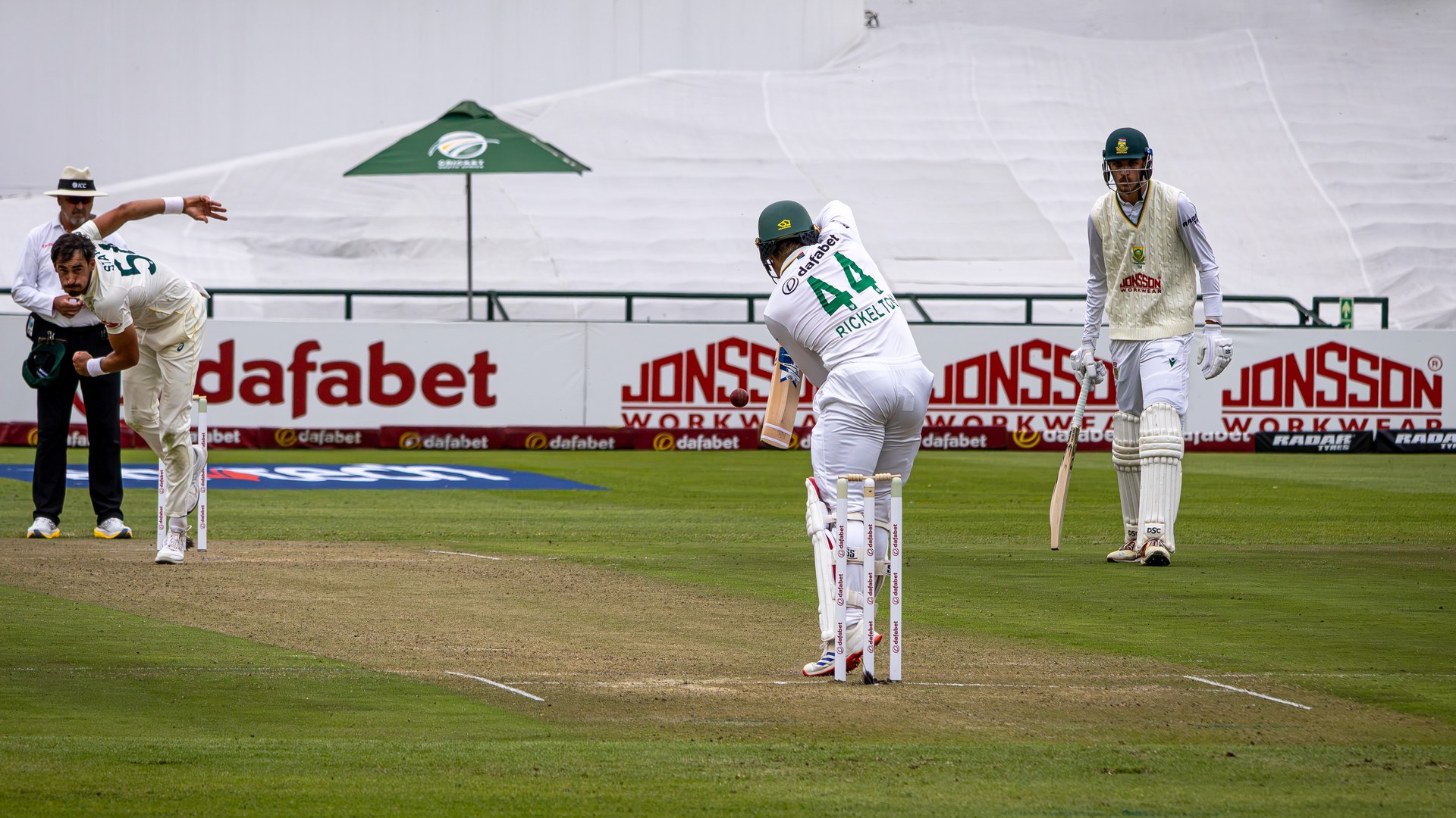 Cheeky Fan Sign Steals Show at South Africa-Australia Test Match