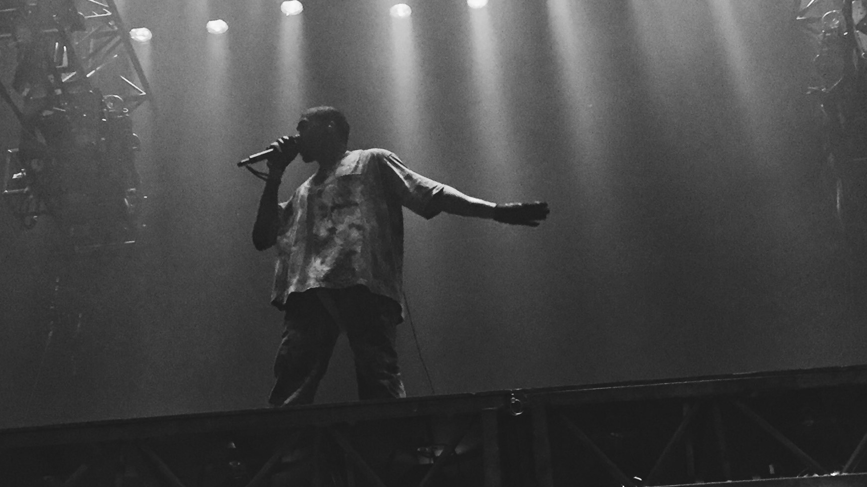 Kanye West concert draws 30,000 international visitors to Jakarta