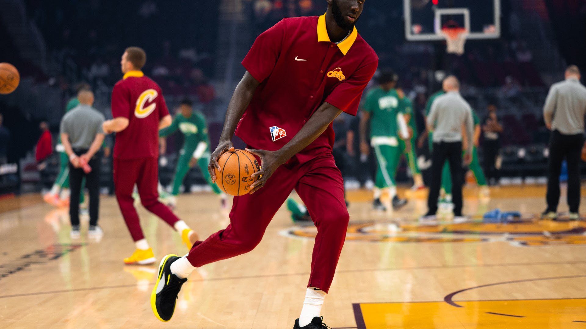 फिलाडेल्फिया 76ers्स ने टैको फॉल को टू-वे डील से जोड़ा